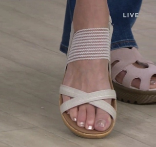 Nancy Hornback feet photo thumbnail