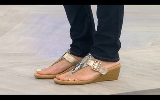 Nancy Hornback feet photo thumbnail