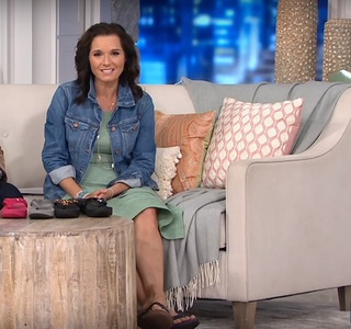 Nancy Hornback feet photo thumbnail