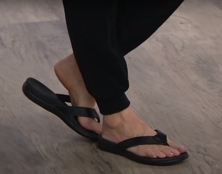 Nancy Hornback feet photo thumbnail