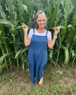 Nancy Hornback feet photo thumbnail