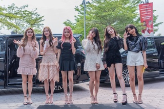 Nancy McDonie feet photo thumbnail