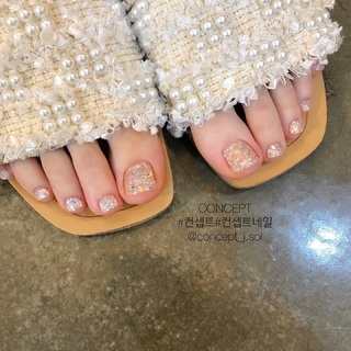 Nancy McDonie feet photo thumbnail