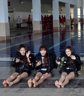 Nancy McDonie feet photo thumbnail