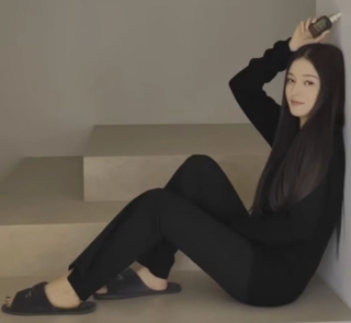 Nancy McDonie feet photo thumbnail