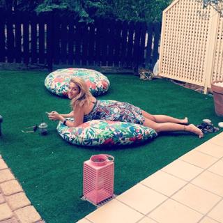 Nancy Paradeisanou feet photo thumbnail