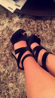 Nancy Paradeisanou feet photo thumbnail