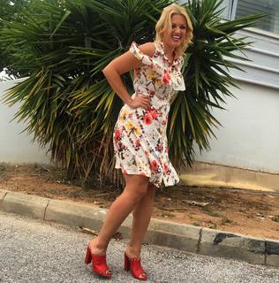 Nancy Paradeisanou feet photo thumbnail