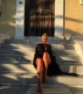 Nancy Paradeisanou feet photo thumbnail