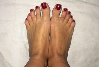 Nancy Paradeisanou feet photo thumbnail