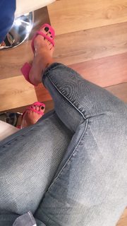 Nancy Paradeisanou feet photo thumbnail