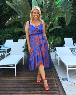 Nancy Paradeisanou feet photo thumbnail