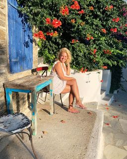 Nancy Paradeisanou feet photo thumbnail