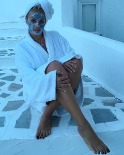 Nancy Paradeisanou feet photo thumbnail