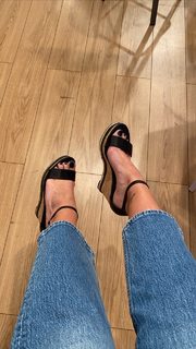 Nancy Paradeisanou feet photo thumbnail
