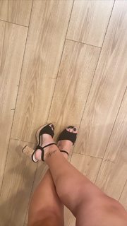 Nancy Paradeisanou feet photo thumbnail