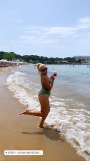 Nancy Paradeisanou feet photo thumbnail