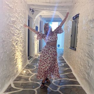 Nancy Paradeisanou feet photo thumbnail