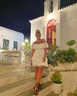 Nancy Paradeisanou feet photo thumbnail