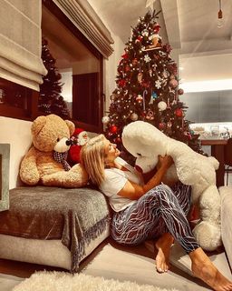 Nancy Paradeisanou feet photo thumbnail