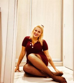 Nancy Paradeisanou feet photo thumbnail