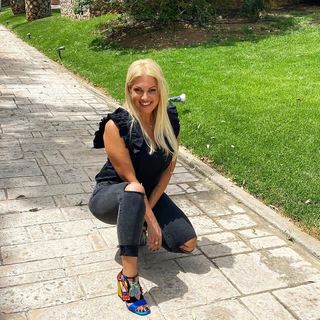 Nancy Paradeisanou feet photo thumbnail