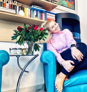 Nancy Paradeisanou feet photo thumbnail