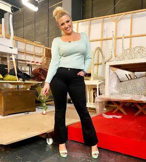 Nancy Paradeisanou feet photo thumbnail