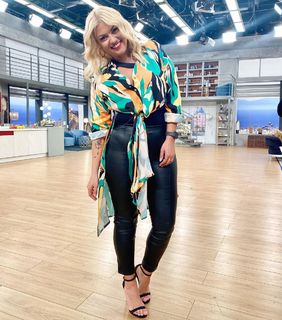 Nancy Paradeisanou feet photo thumbnail