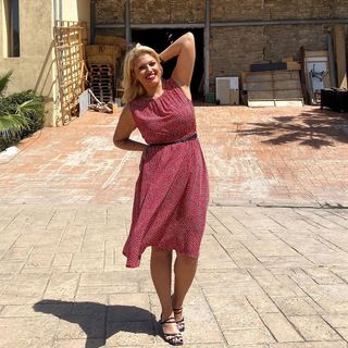 Nancy Paradeisanou feet photo thumbnail