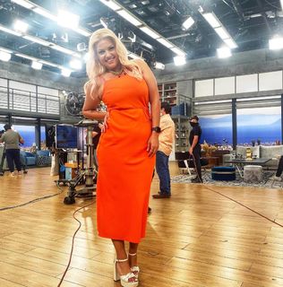 Nancy Paradeisanou feet photo thumbnail