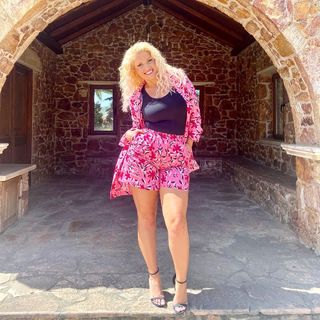 Nancy Paradeisanou feet photo thumbnail