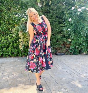 Nancy Paradeisanou feet photo thumbnail