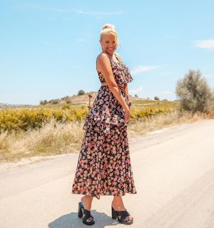 Nancy Paradeisanou feet photo thumbnail