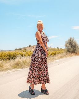 Nancy Paradeisanou feet photo thumbnail