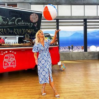 Nancy Paradeisanou feet photo thumbnail