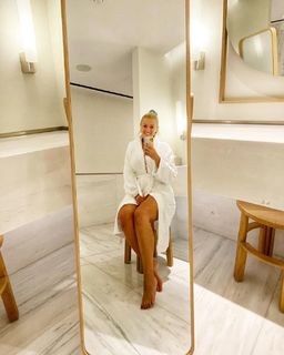 Nancy Paradeisanou feet photo thumbnail