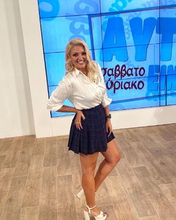 Nancy Paradeisanou feet photo thumbnail