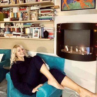 Nancy Paradeisanou feet photo thumbnail