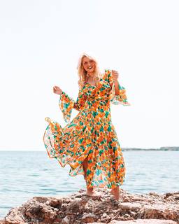 Nancy Paradeisanou feet photo thumbnail