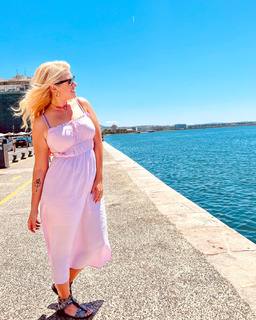 Nancy Paradeisanou feet photo thumbnail