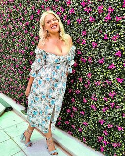 Nancy Paradeisanou feet photo thumbnail