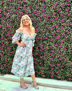 Nancy Paradeisanou feet photo thumbnail