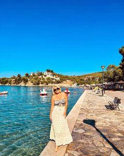 Nancy Paradeisanou feet photo thumbnail