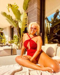 Nancy Paradeisanou feet photo thumbnail