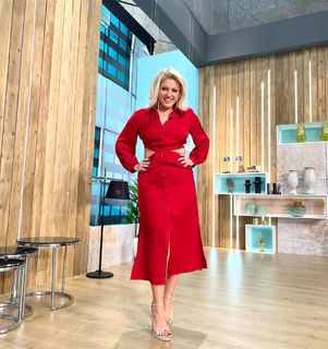 Nancy Paradeisanou feet photo thumbnail