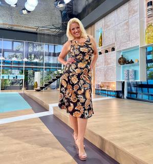 Nancy Paradeisanou feet photo thumbnail