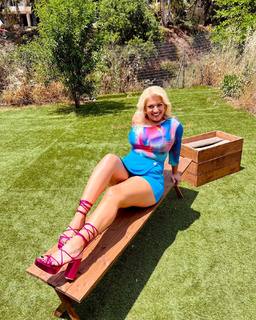 Nancy Paradeisanou feet photo thumbnail