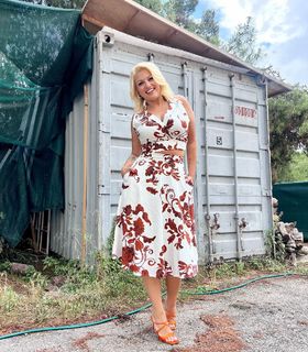 Nancy Paradeisanou feet photo thumbnail