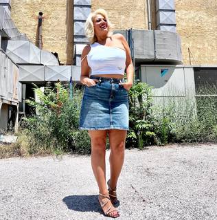 Nancy Paradeisanou feet photo thumbnail